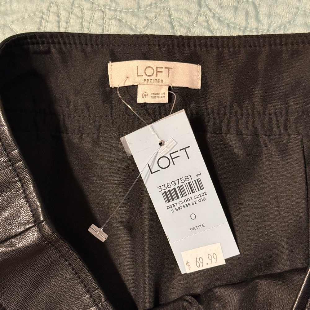 LOFT Black Mini Skirt Faux Leather Size 0P - Picture 7 of 11